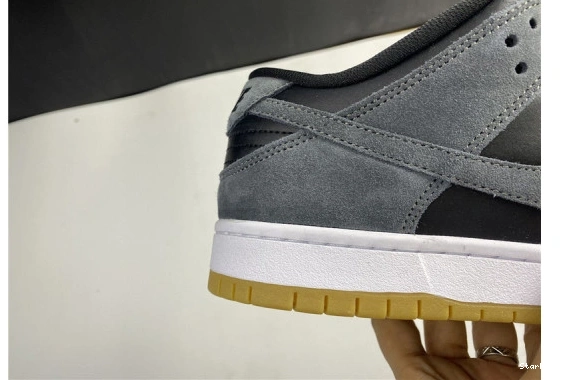 Dunk AR0778-001 Nike SB Low Dark Black Grey Gum 0713
